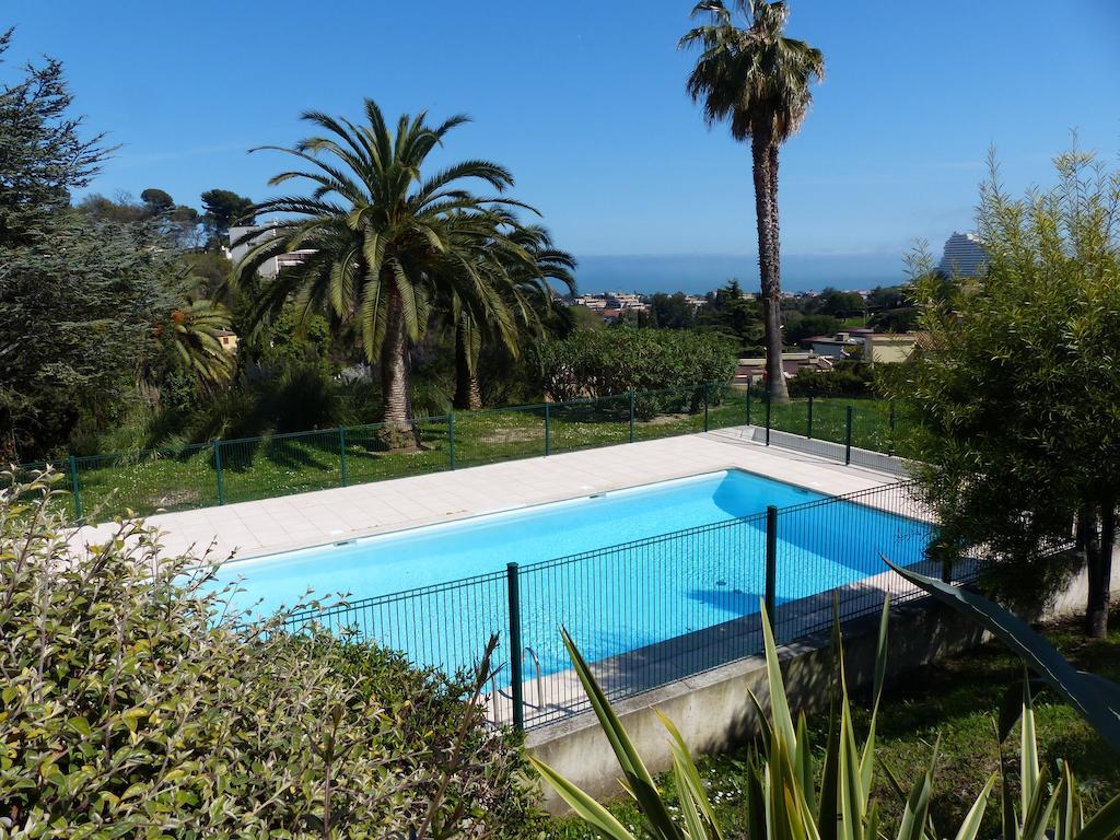 2 Pieces Jardinet Piscine Parking Vue Mer * Villeneuve-Loubet
